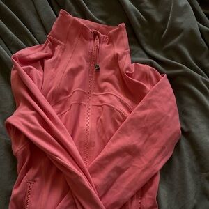 LULULEMON JACKET
SAKURA PINK
SIZE 2